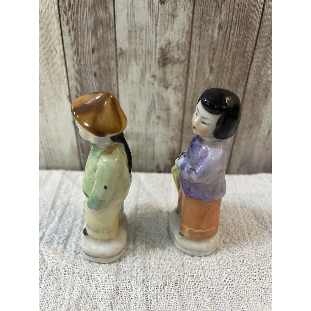 VINTAGE PORCELAIN JAPANESE COUPLE FIGURINES Man Woman Umbrella Hat 3.5” Asian